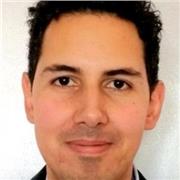 Profesor joven,simpático y que tiene larga experiencia con la ensrñanza de alumnos,tanto de primaria como a otras edades